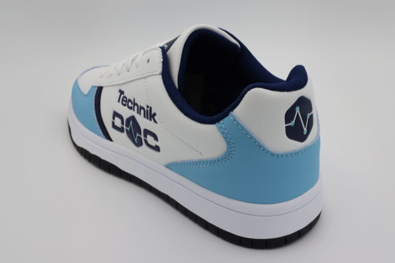Custom Sneaker Perspektive — Kundencase Technik DOC